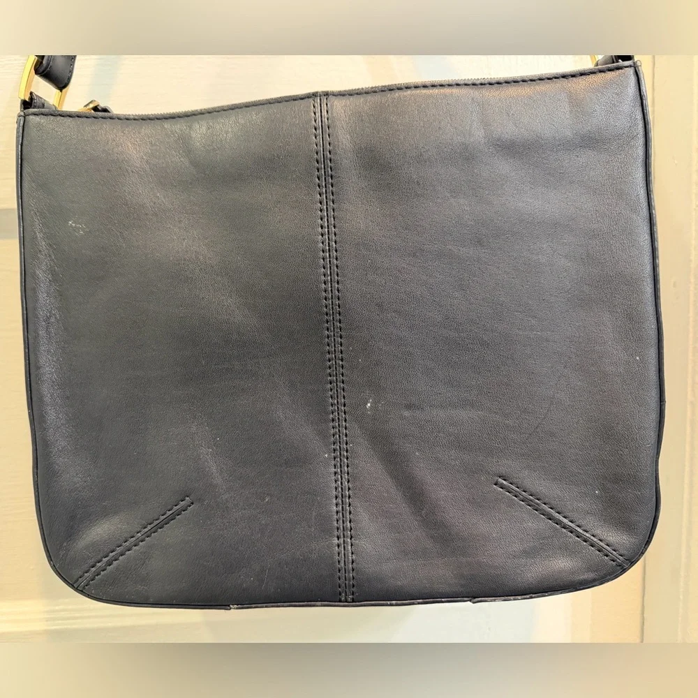 Elegant Navy Leather Shoulder Bag - Picture 7 of 15